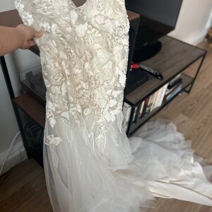 Never worn Casablanca wedding dress-tags on!